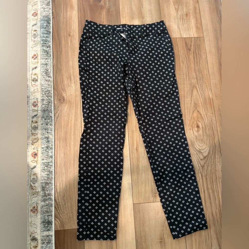 Old Navy Black and White Patterned Ankle Pants